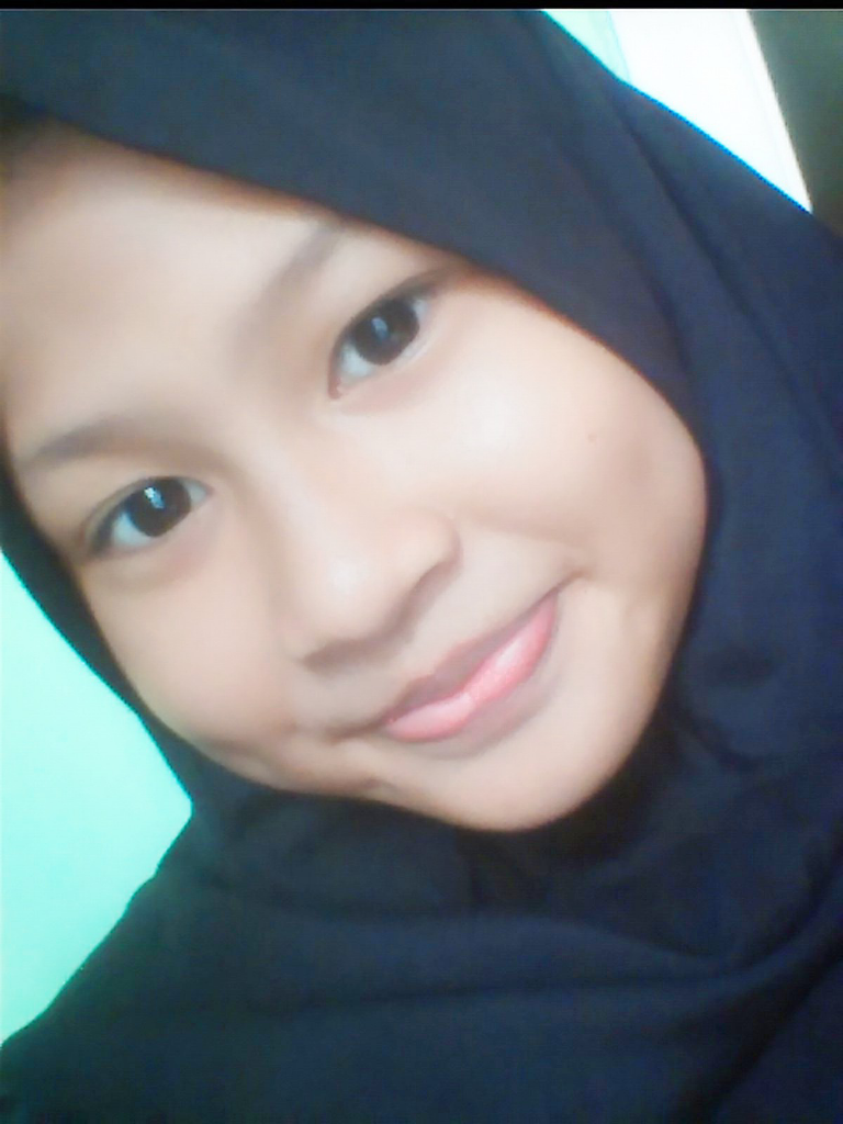 Make Up Dan Outfit Sederhana Untuk Remaja Sekolah