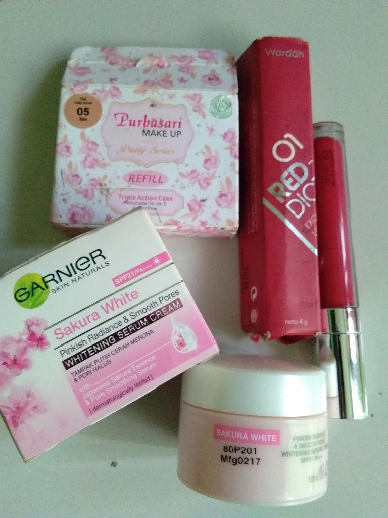 Make Up Dan Outfit Sederhana Untuk Remaja Sekolah