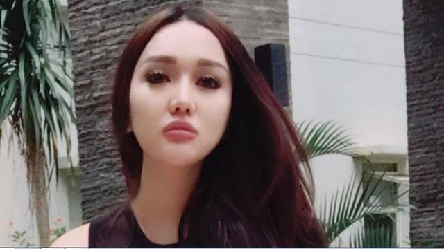 Ngefans, Lucinta Luna Mau Cium Tangan Prabowo