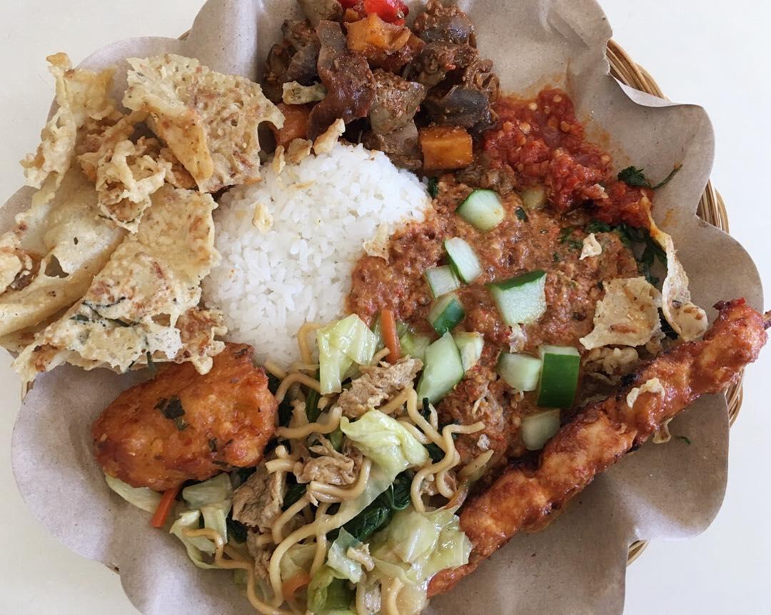 7 Rekomendasi Tempat Makan Halal dan Enak di Bali, Sudah Coba?