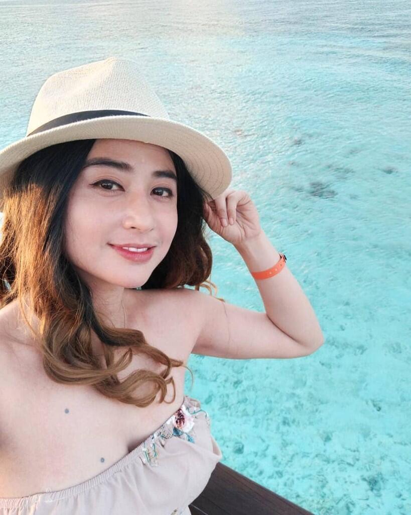 Tak Sungkan, Dewi Perssik Bagikan Pengalaman Ranjang dengan Suami