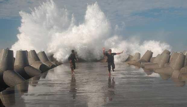 Cukupkah Dengan Teknologi Dapat &quot;Menahan&quot; Tsunami?