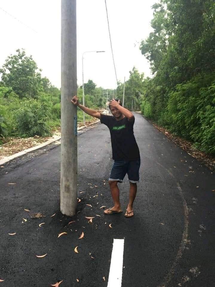 Tiang Listrik di Tengah Jalan Viral, Langsung Dipindah