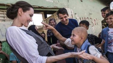 Angelina Jolie isyaratkan 'banting setir' ke dunia politik