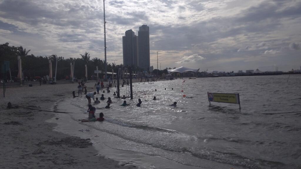 Ancol 'Banjir' Pengunjung