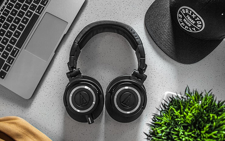 Headphone dan Earphone, Lebih Bahaya yang mana?