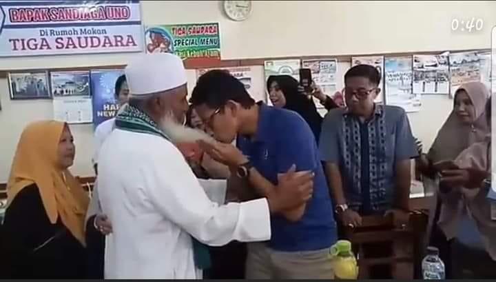 Setelah Langkahi Makam, Kini Beredar Video Sandi Wudu di Gayung