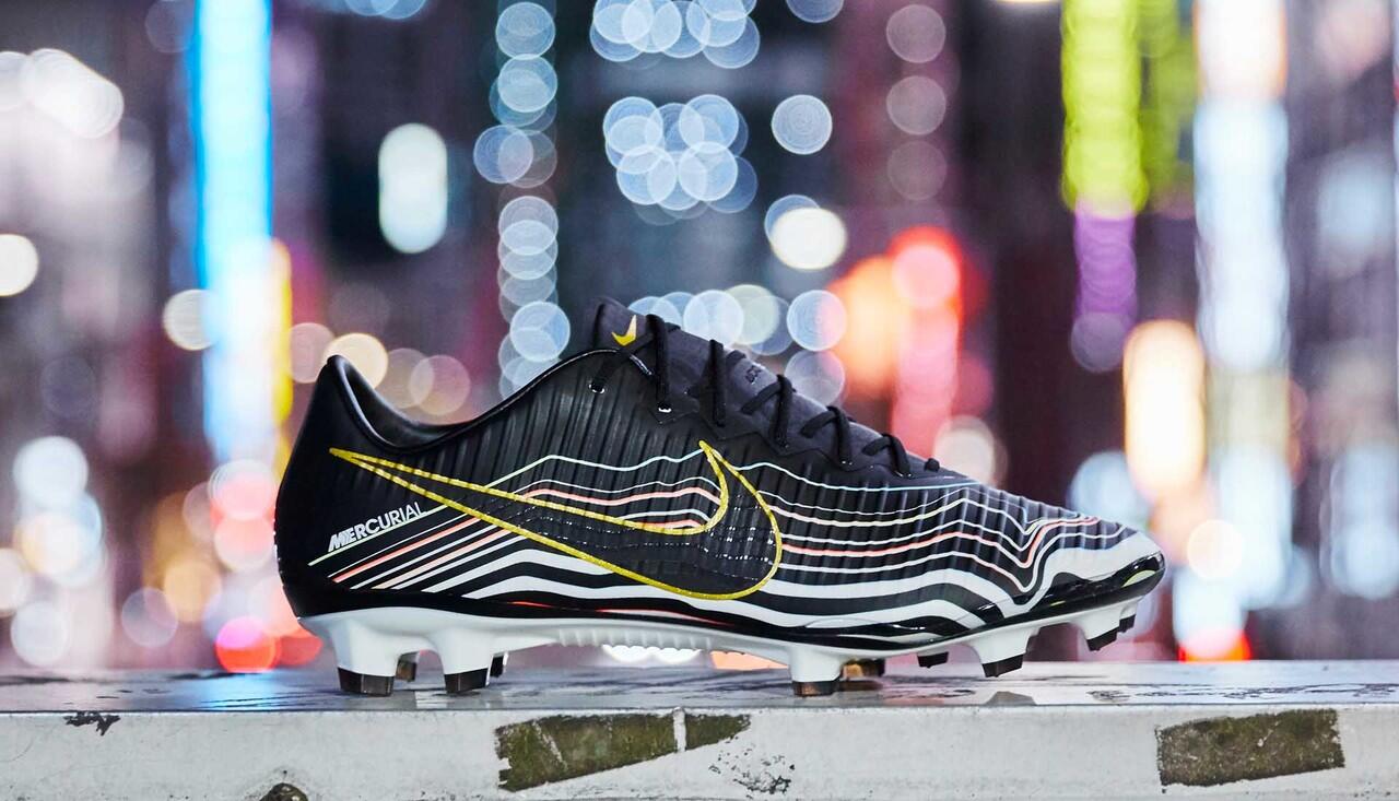 20 Sepatu Bola Terbaik di 2018