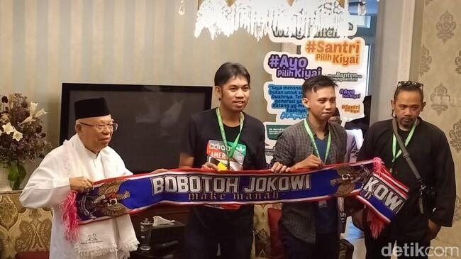 Rombongan Bersyal 'Bobotoh Jokowi' Sambangi Rumah Ma'ruf Amin