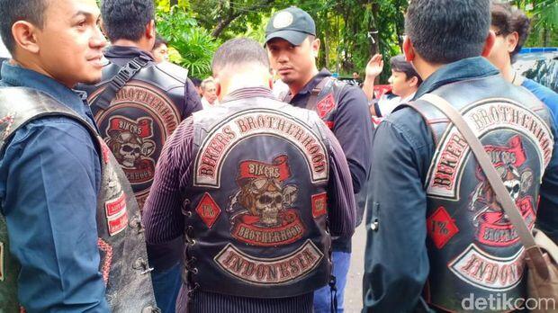 Rombongan Bersyal 'Bobotoh Jokowi' Sambangi Rumah Ma'ruf Amin