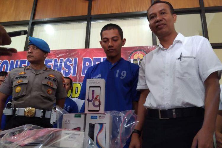 Bobol Konter Hp untuk Bayar Utang Biaya Nikah, Muklis Minta Ampun saat Diciduk