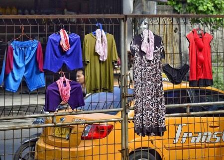 Bikin Ngakak, Foto Lucu Orang Indonesia Pas Jemur Pakaian