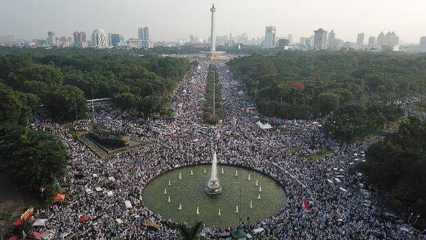 Foto Jokowi di Surat Suara, Kamuflase Dekat dengan Alumni 212