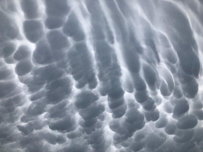 Heboh Penampakan Awan Payudara di Langit