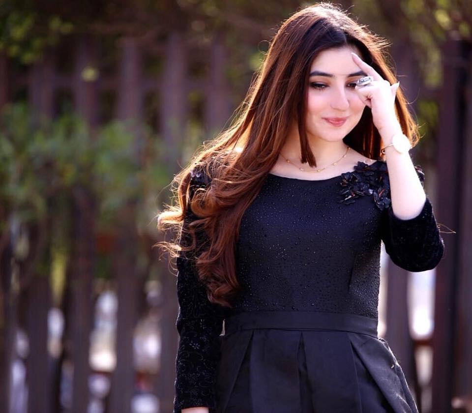 Gulpanra:penyanyi Pashtun yang sangat cantik bening gan bikin darah berdesir