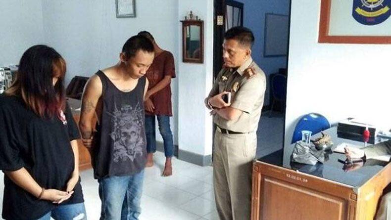 Asyik Mesum, Sepasang Anak Punk di Jombang Digerebek Satpol PP