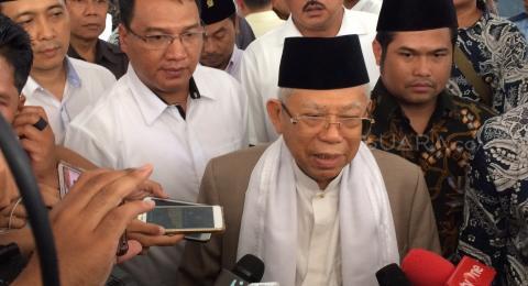 Ma'ruf Amin Jenguk Ustadz Arifin Ilham di RSCM Kencana