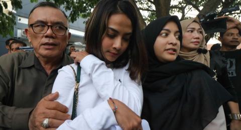 Dikit-dikit Nangis, Vanessa Angel Belum Sanggup Bertemu Ayahnya