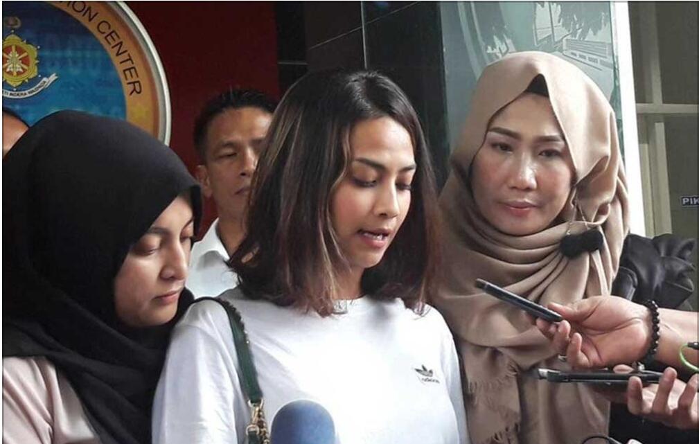 Selain Vanessa, ada 45 Artis dan 100 Model