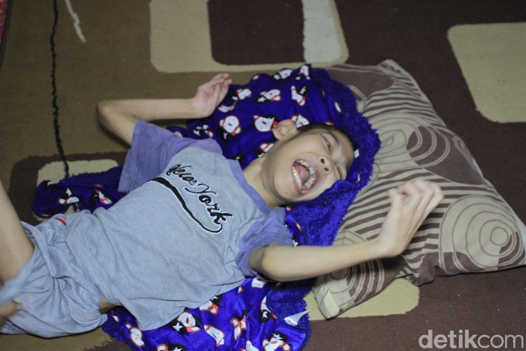 Nelangsa Pemuda Soreang Bandung Terbaring Tak Berdaya