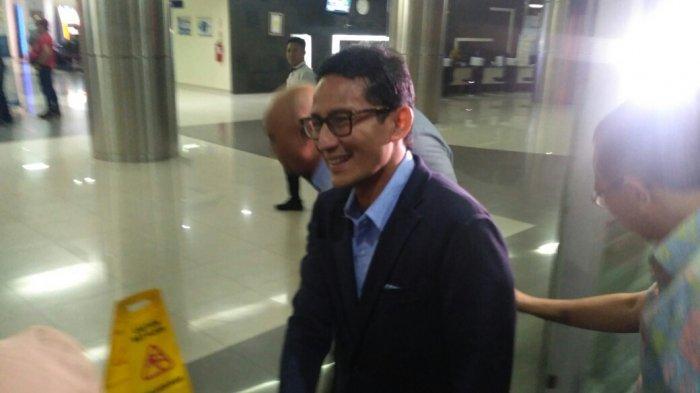 Genggam Tangan Ustaz Arifin Ilham, Sandiaga Uno: Mohon Doa Agar Beliau Pulih Kembali