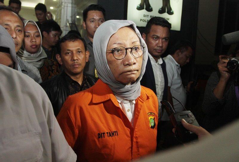 Atiqah Hasiholan Jenguk Ratna Sarumpaet, Ini Kabar Terbarunya