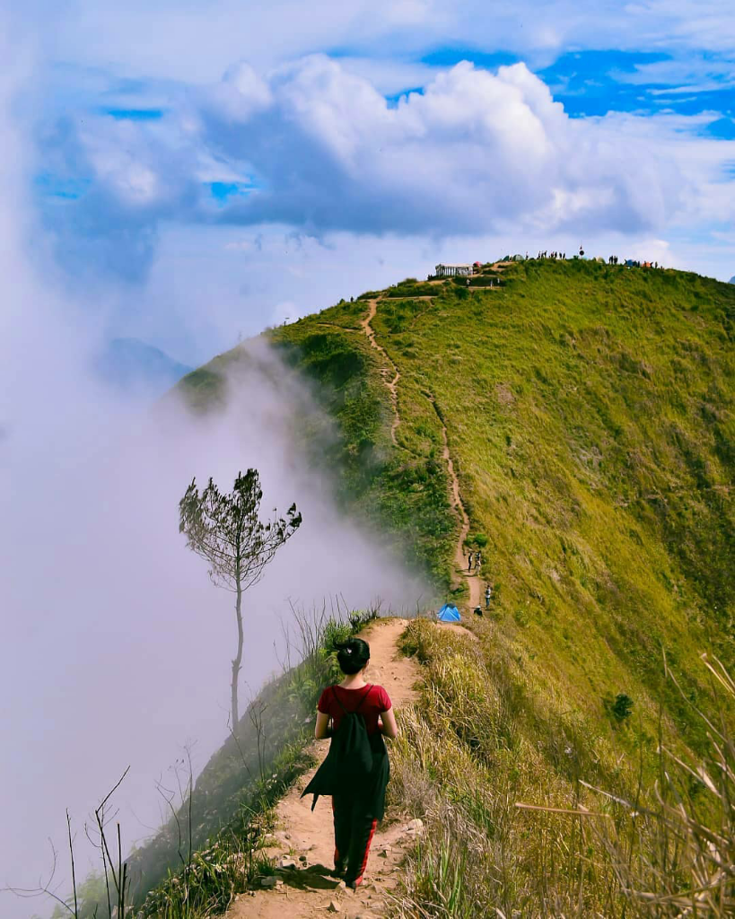 Punya Niat Tapi Belum Pernah Naik Gunung? Coba 3 Gunung ini Dulu.