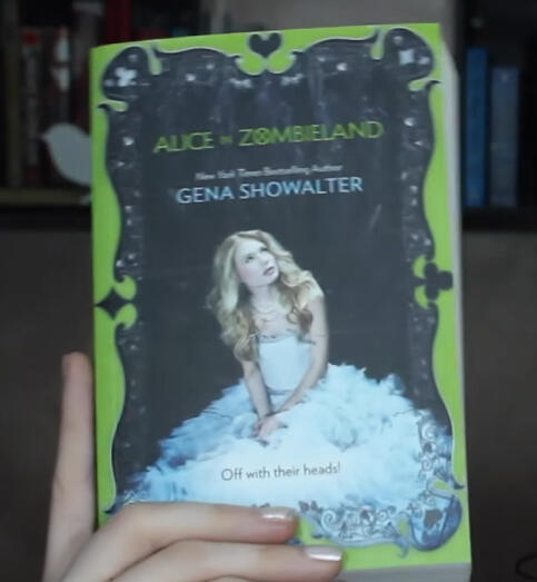 Review Alice In Zombieland