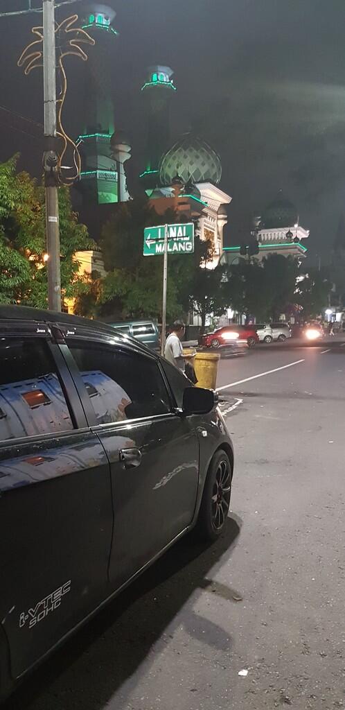Angan-angan keliling dunia dengan berkendara mobil, dimulai dari keliling pulau jawa.