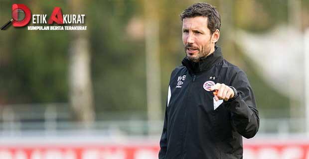 Bos PSV Mark Van Bommel Tepis Kabar Bahwa Hirving Lozano Pindah Ke Inggris