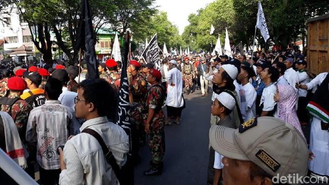 Massa Tablig Akbar PA 212 Mulai Padati Bundaran Gladag Solo