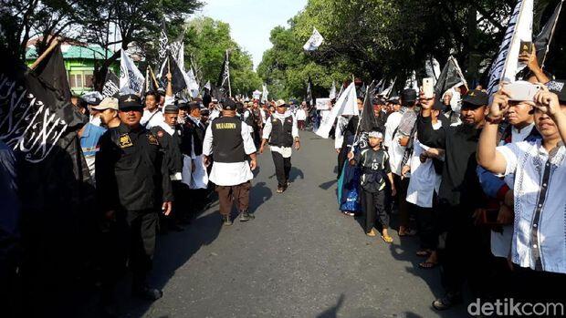 Massa Tablig Akbar PA 212 Mulai Padati Bundaran Gladag Solo