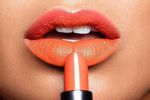 Mencari Lipstick yang Cocok dengan Warna Kulitmu? Simak Tips Ini Sis!