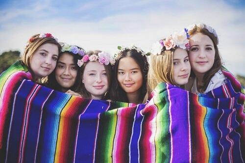 Sahabat Sista Menikah Duluan? Jangan Sedih Ya! Lakukan 5 Cara Ini Agar Tetap Bahagia!