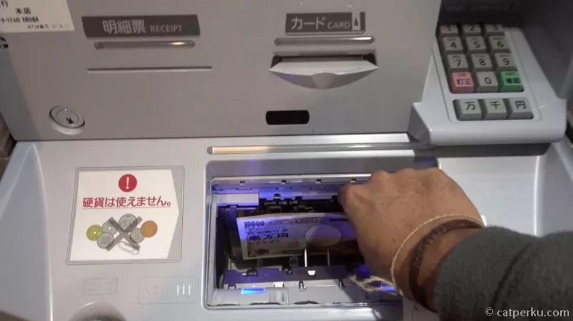 Tips Mengambil Yen di ATM Jepang