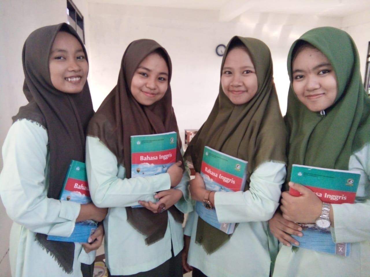 Buku Adalah Makanan Otak Dan Menulis Minumannya Otak