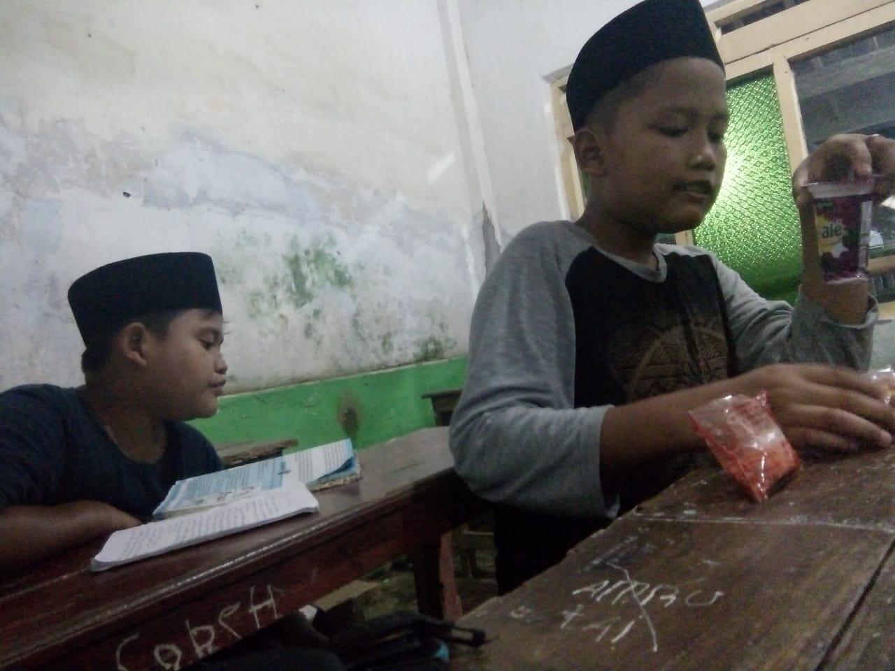 Buku Adalah Makanan Otak Dan Menulis Minumannya Otak
