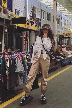 Hobi Pakai Topi? Yuk Intip Gaya Bertopi HyunA yang Swag!