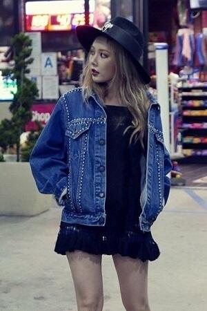 Hobi Pakai Topi? Yuk Intip Gaya Bertopi HyunA yang Swag!