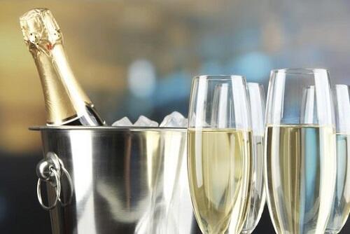 Keramas Pakai Sampanye? Bagaimana Rasanya?