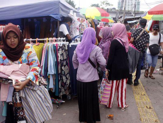 PKL Masih Tempati Trotoar Jalan Jatibaru

