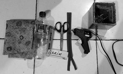 DIY, Kreasi Botol Bekas Jadi Tempat Pensil Sekolah (Share Pengalaman)