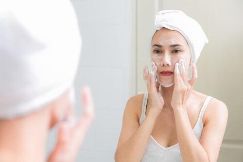 Kulit Wajah Rusak Meski Rajin Pakai Skincare? Jangan Lupa Lakukan Ini Sis!