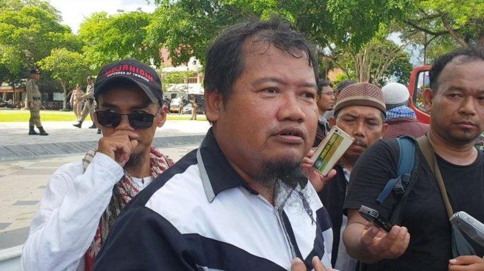 Protes LUIS Terkait Pemasangan Lampion Pasar Gedhe