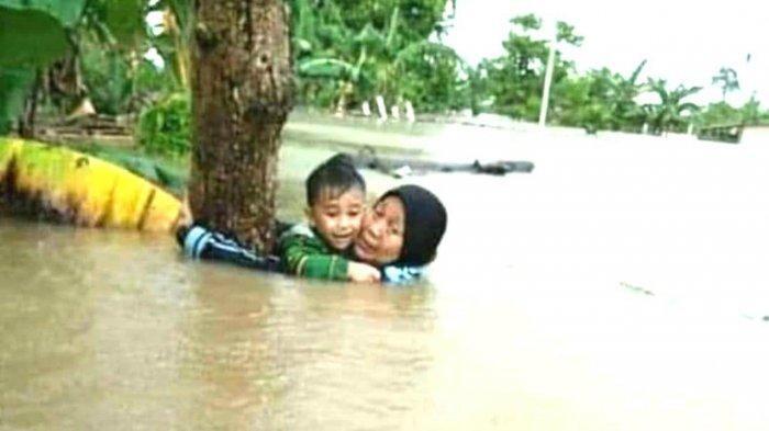 Perjuangan Nenek Nurjanna Gendong Cucu Terjang Banjir Akhirnya “Berakhir”