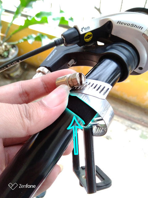 &#91;Trik Hemat&#93; Buat Sendiri Holder HP Untuk Sepeda MU