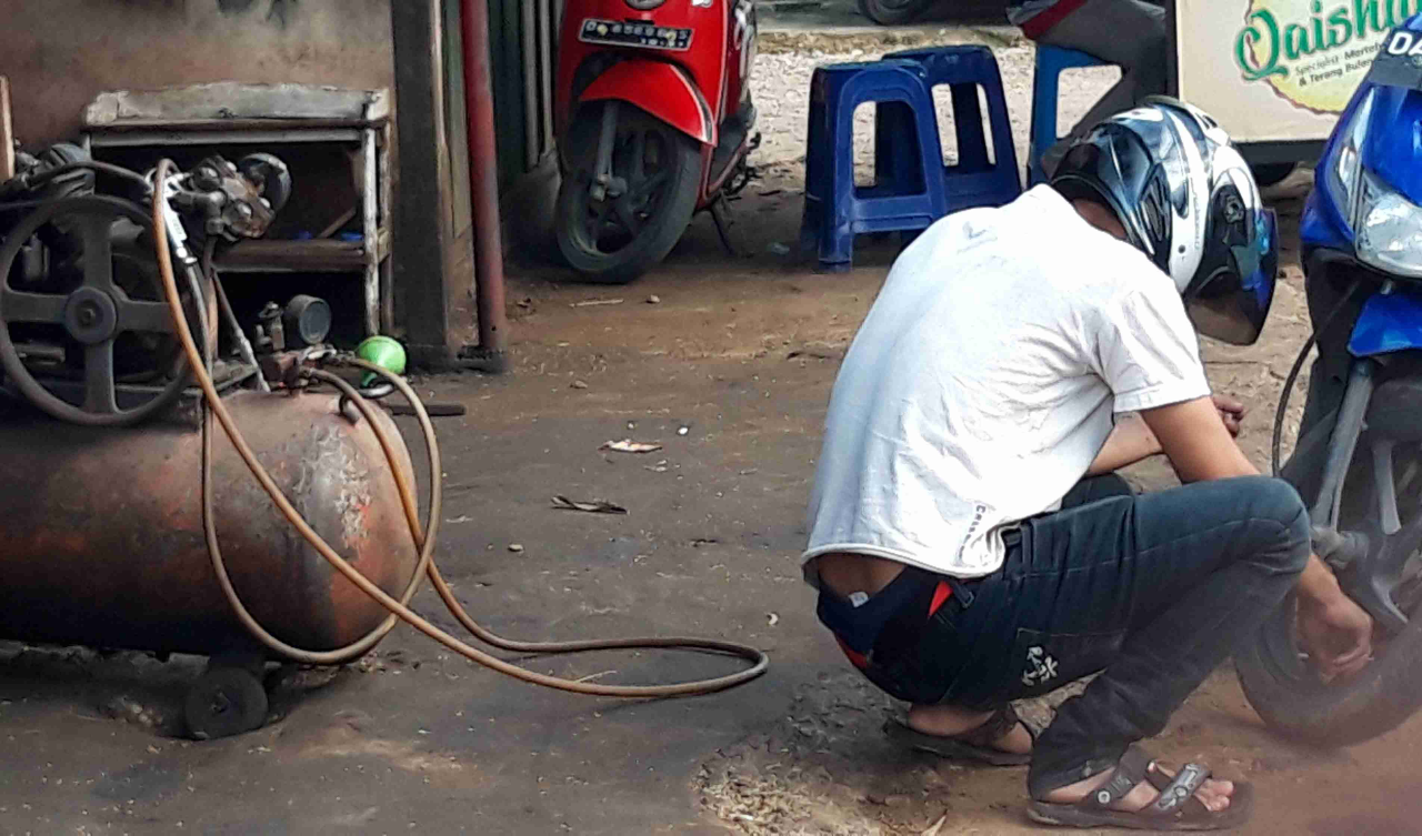 Tukang Tambal Ban dan Berbagai Karakternya