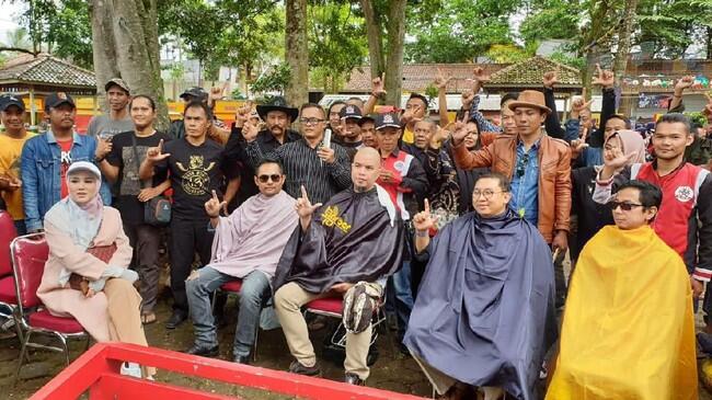 Fadli-Dhani Potong Rambut di Lokasi Jokowi Cukur: Sama-sama Pencitraan

