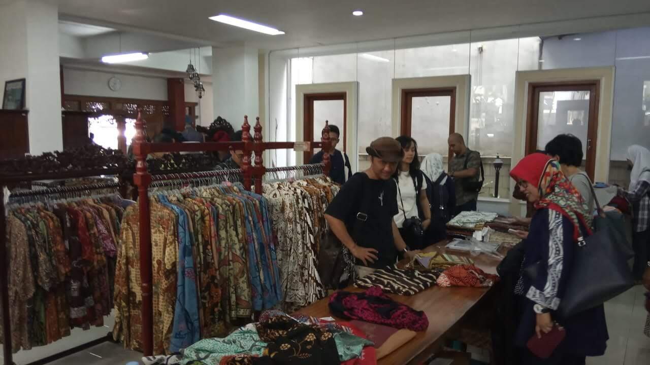 Alternatif Edukasi Wisata di Rumah Batik Komar