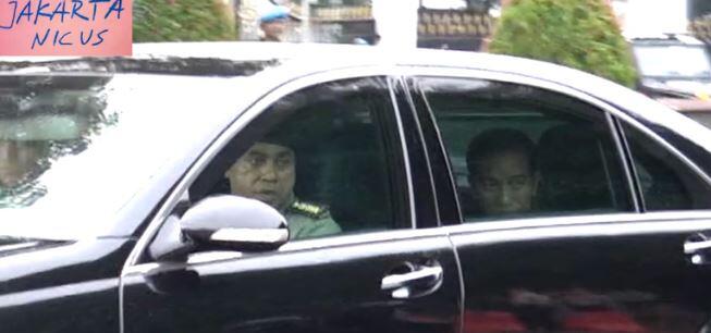 Jokowi Menonton AKSI KAMISAN dari Dalam Mobilnya. Panjang Umur Perlawanan ❤️